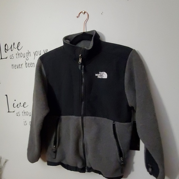 The North Face Jackets & Blazers - Wom. Med. North face light at. Fleece/nylon  coat